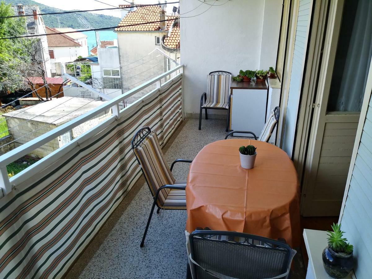 Apartment Doris Primosten Exterior photo